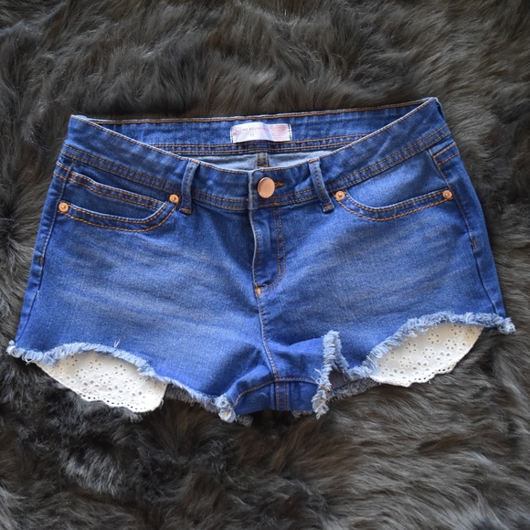No Boundaries Pants - Blue Jean Shorts with Lace Detailed Pockets